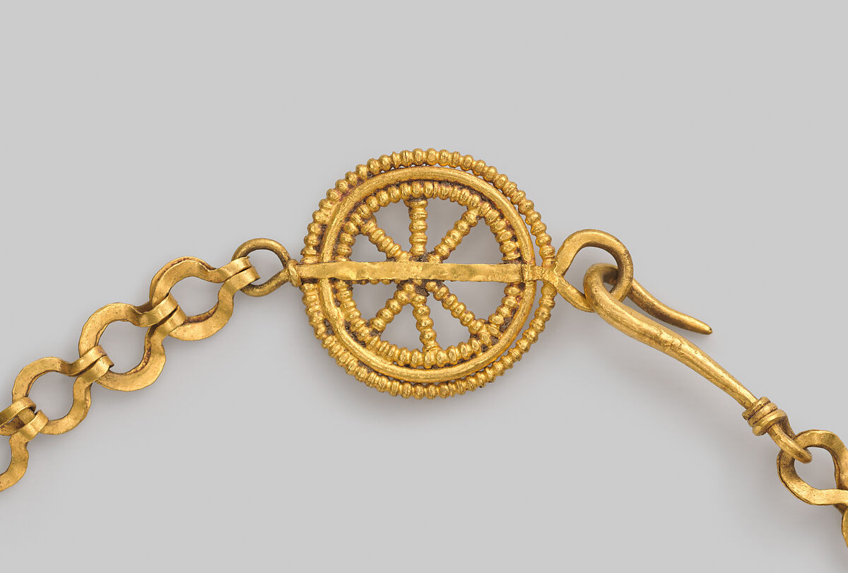 Necklace with a beaded wire wheel and a pendant with a profile of Alexander (?), gold