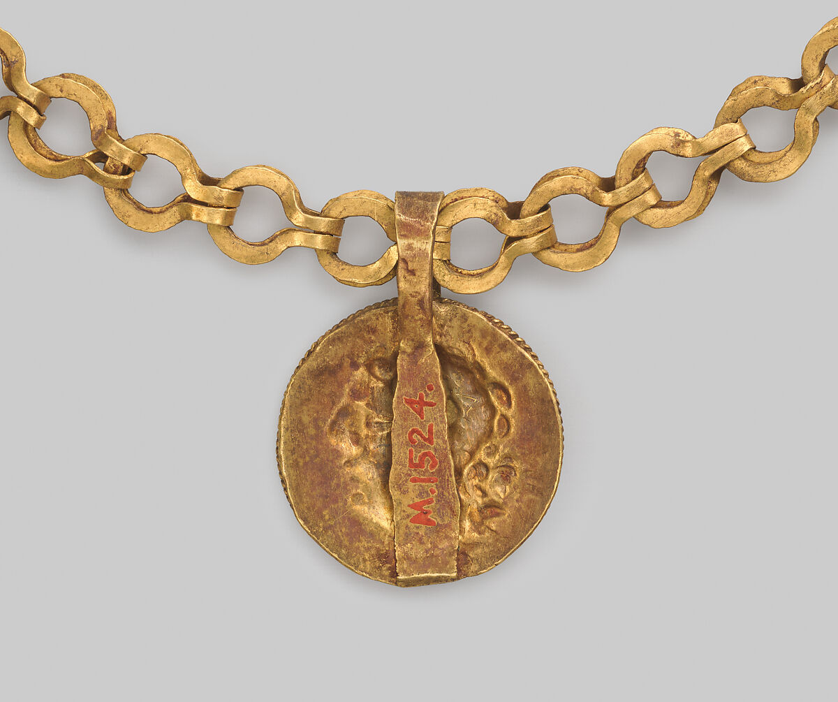 Necklace with a beaded wire wheel and a pendant with a profile of Alexander (?), gold