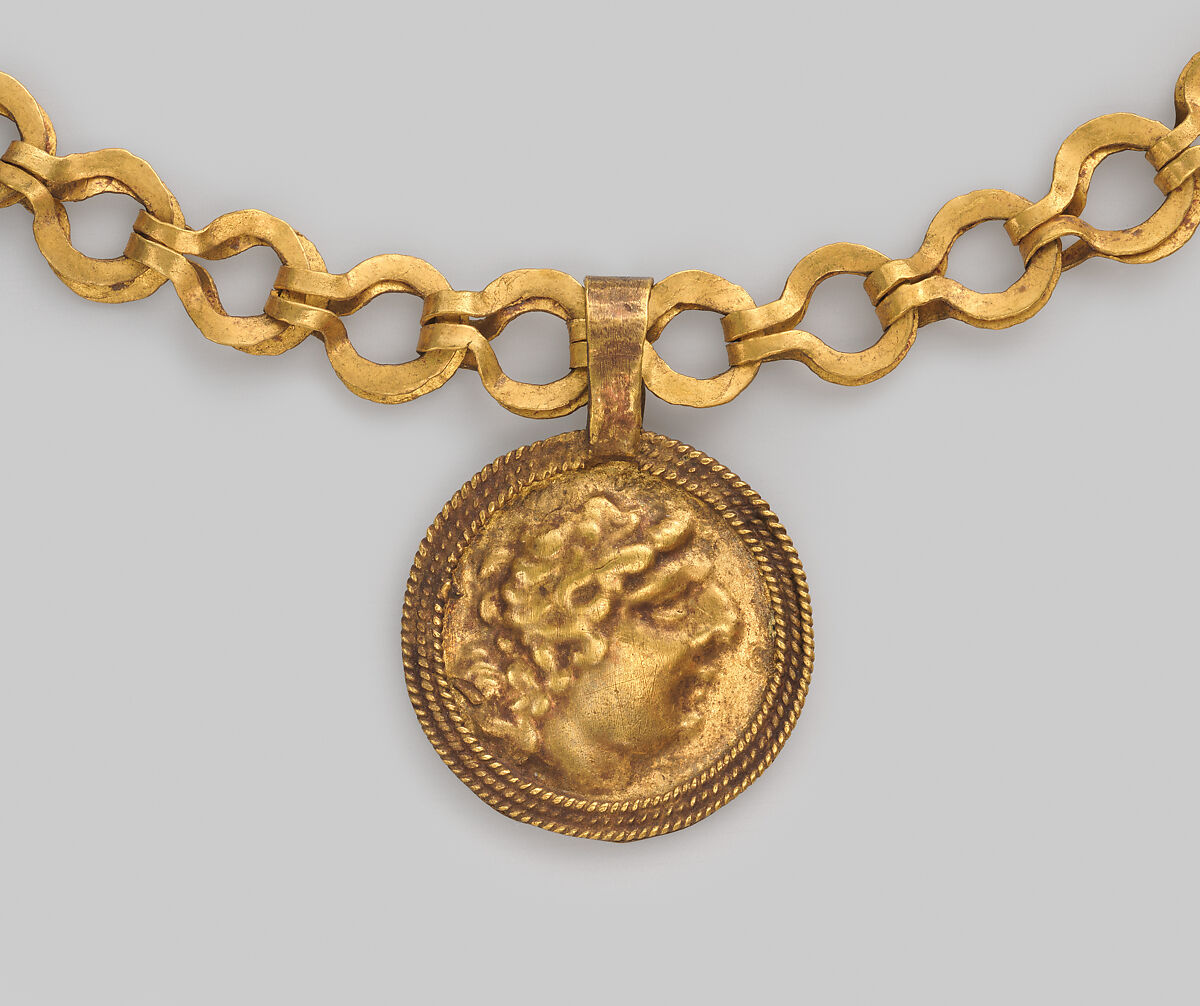 Necklace with a beaded wire wheel and a pendant with a profile of Alexander (?), gold