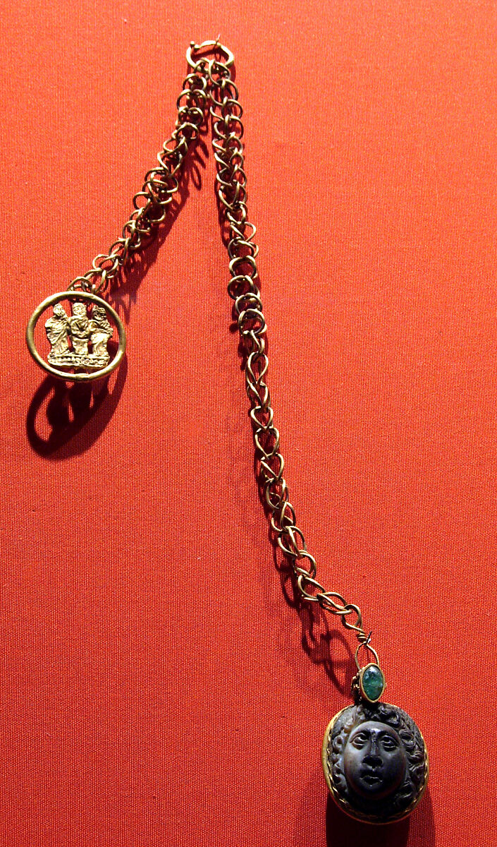 Chain with two pendants, gold, onyx, green stone or glass
