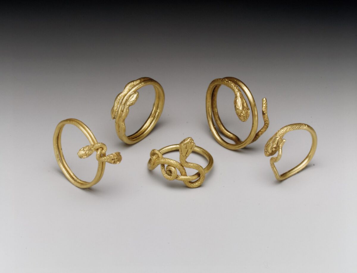 Ring with snake's head and tail twisted to form bezel, gold 