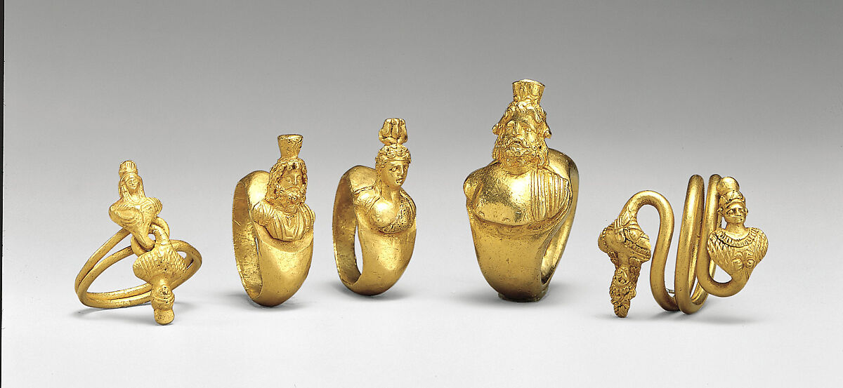 Ring with bezel in the form of a bust of Harpokrates or Dionysus, gold 
