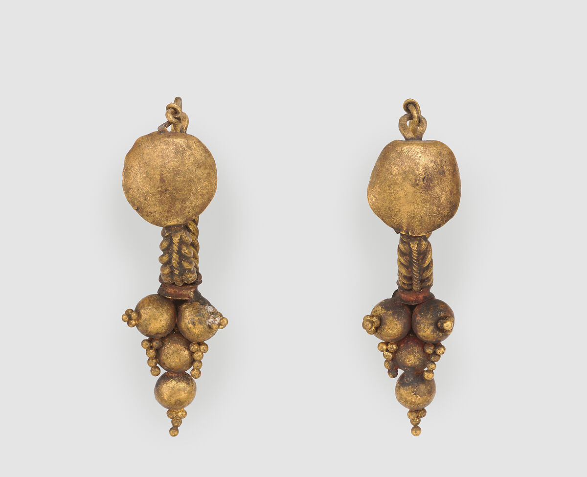 Hoop earrings with disk and with conical pendant of balls and granules, gold