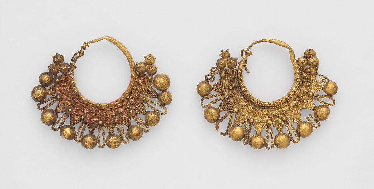 Crescent-shaped earrings with balls and granulation, gold
