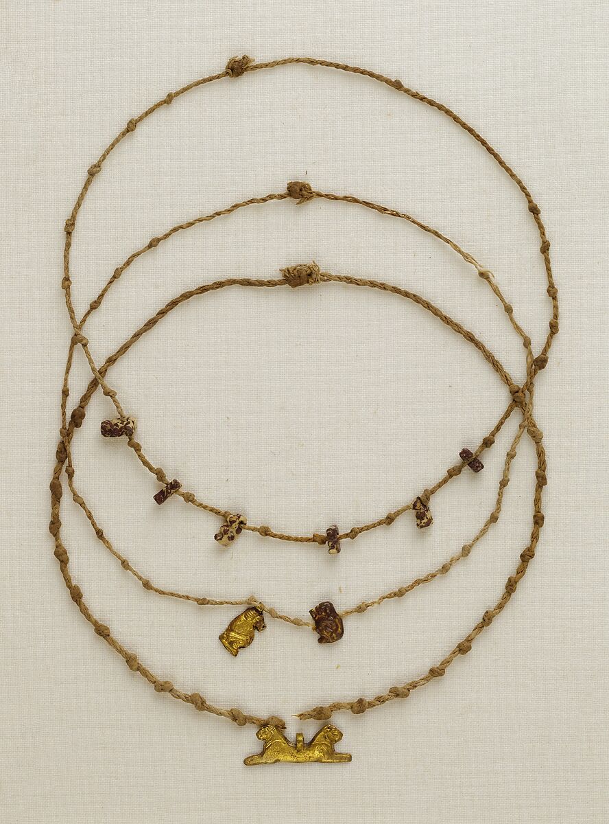 Necklace with a double-lion amulet, Linen, gold 
