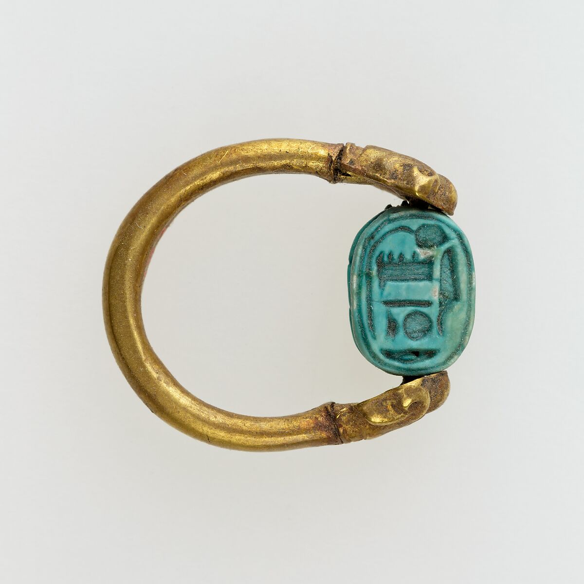 Scarab finger ring with name of Amun-Re, Gold, glazed steatite 