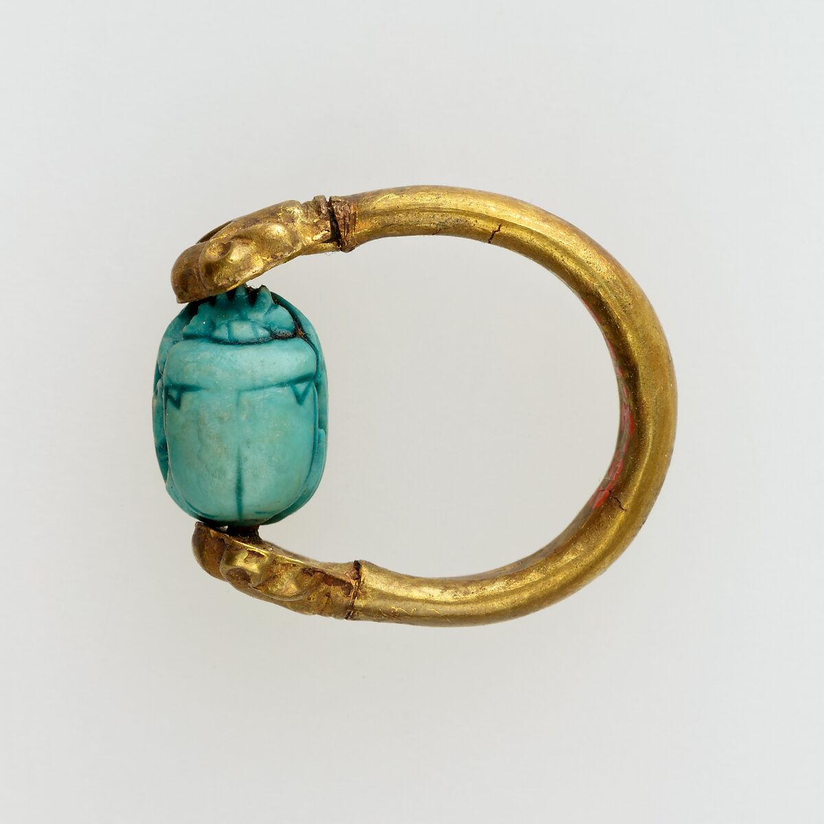 Scarab finger ring with name of Amun-Re, Gold, glazed steatite