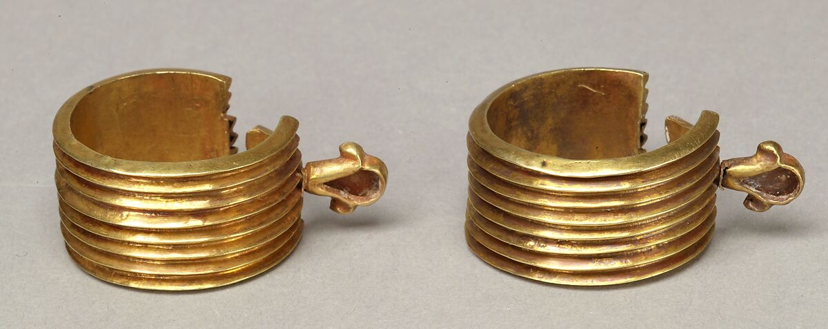 Pair of Ribbed Penannular Earrings, Gold