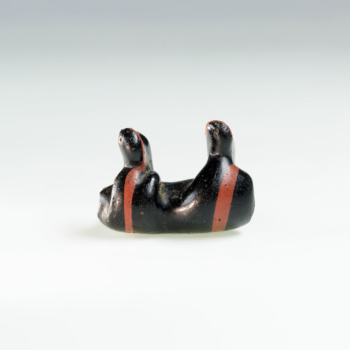 Pendant Depicting a Pair of Birds, Glass