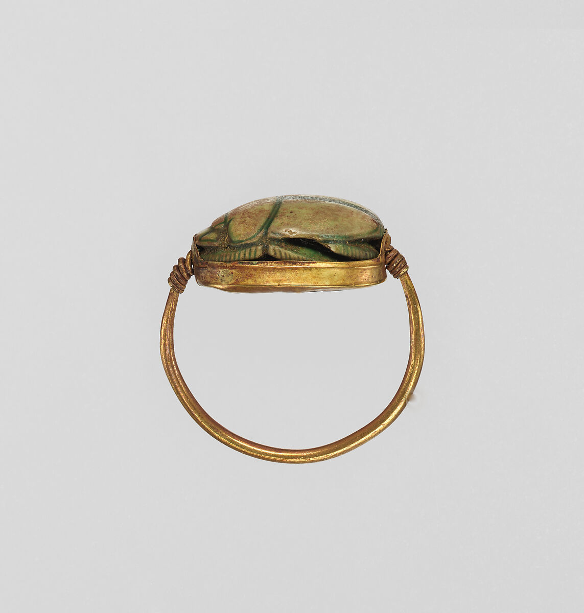 Scarab Finger Ring with Scroll Pattern, Gold, glazed steatite
