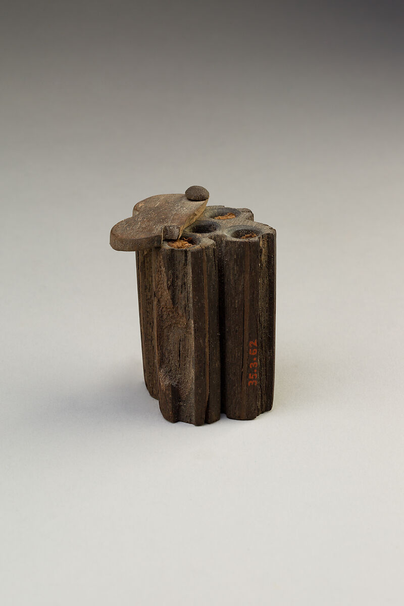 Quatrefoil Kohl Tube of Baki, Ebony, ivory