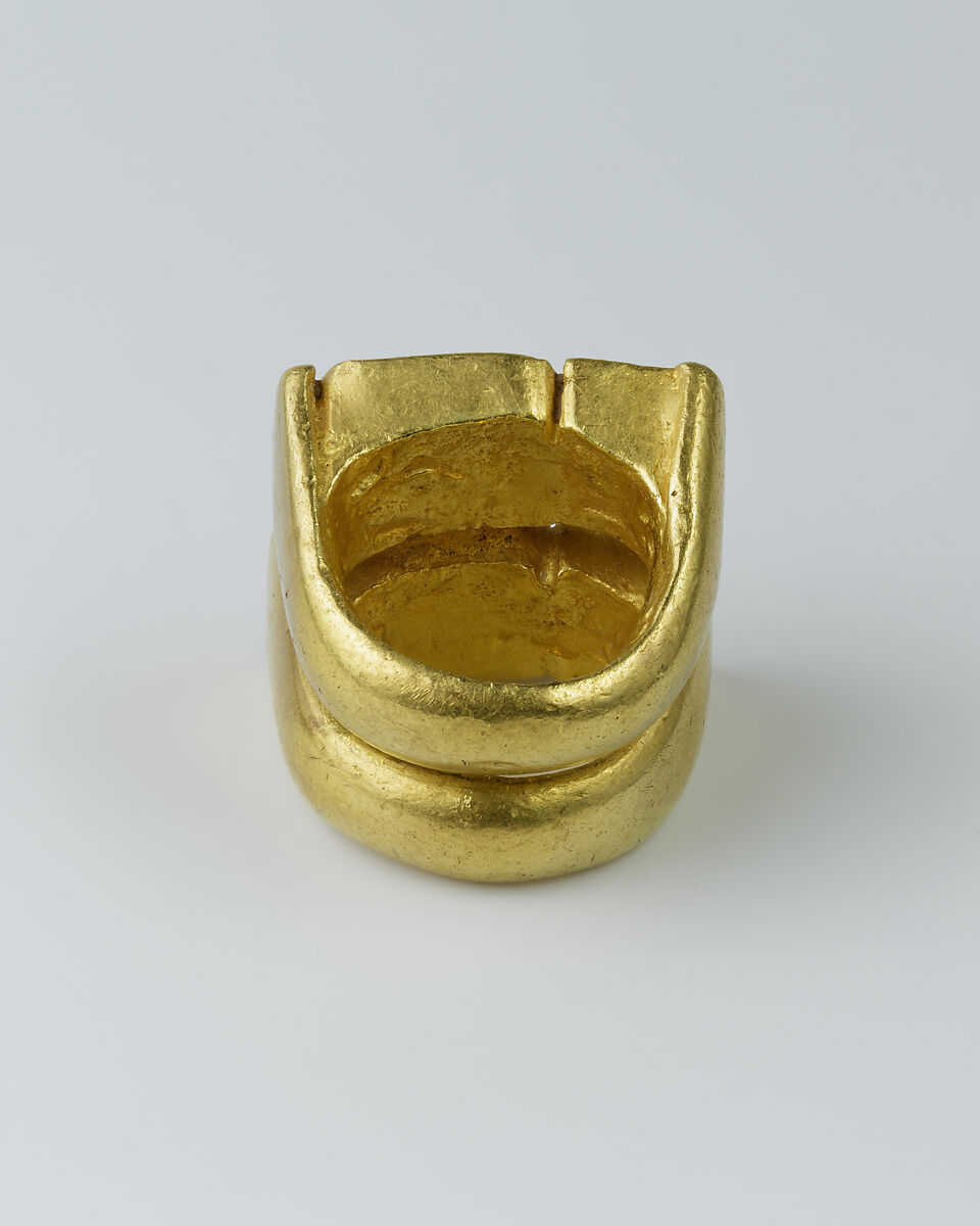 Signet ring, Gold