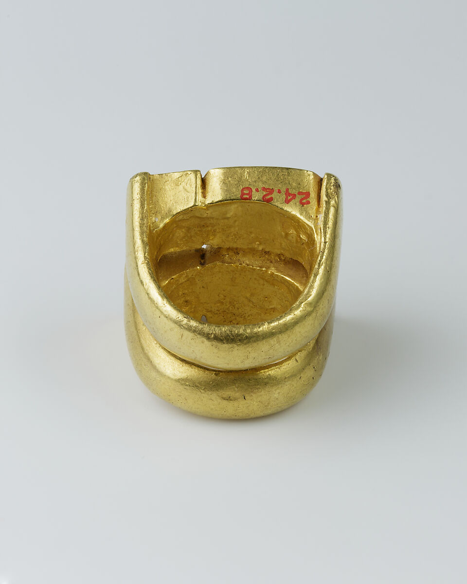 Signet ring, Gold