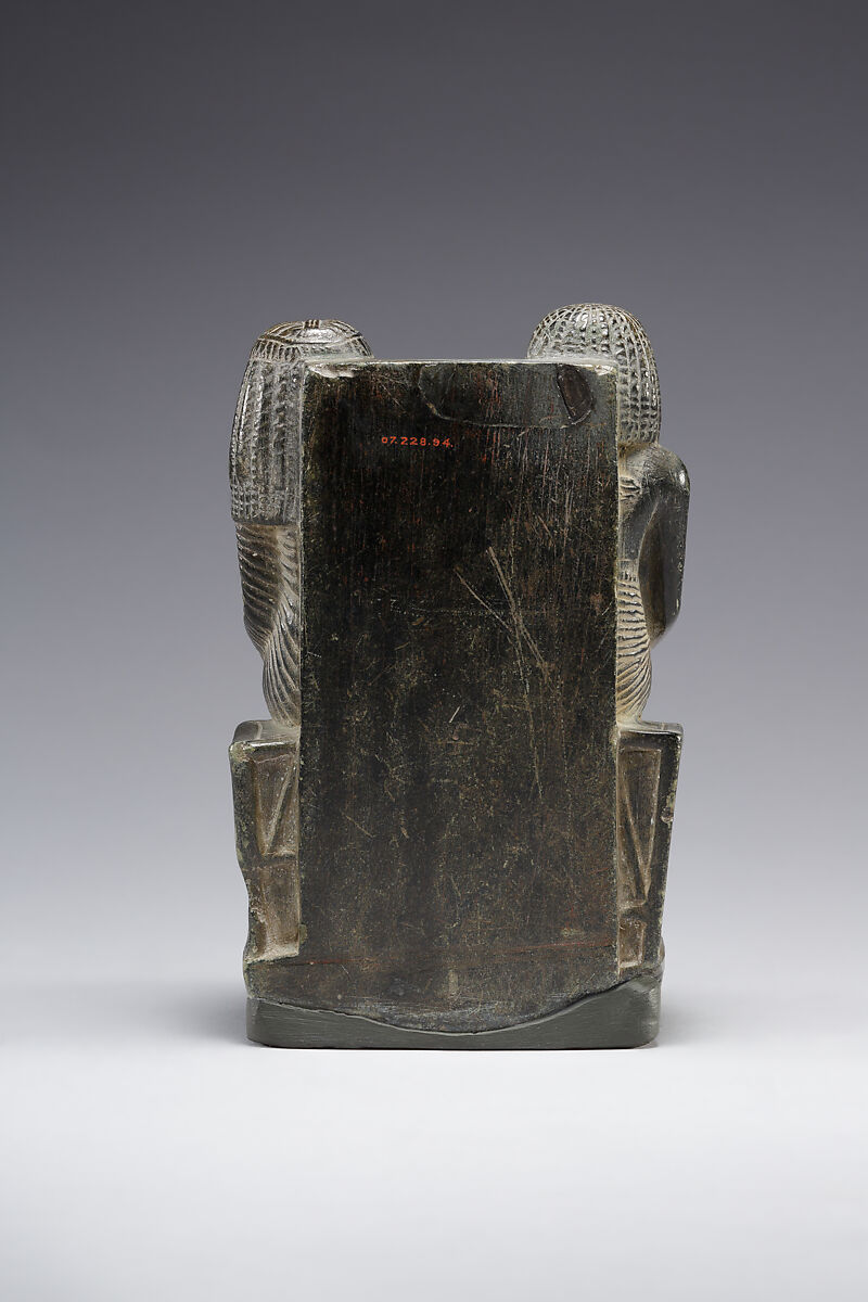 Seated Pair Statuette, Serpentinite