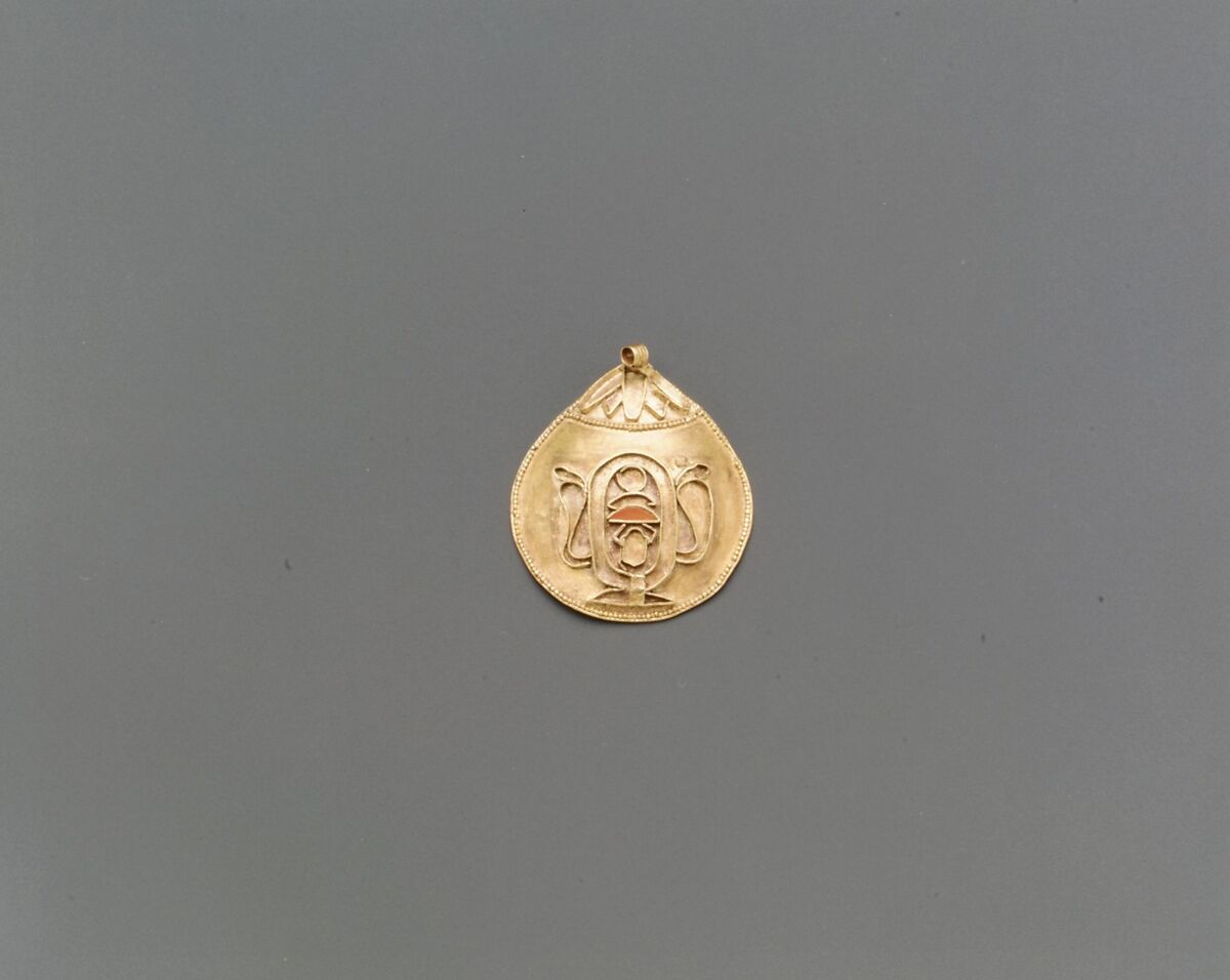 Shell Pendant with the Name of Senwosret II, Gold, carnelian