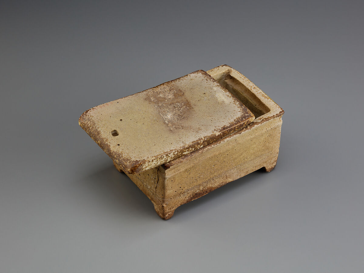 Model Box, Faience