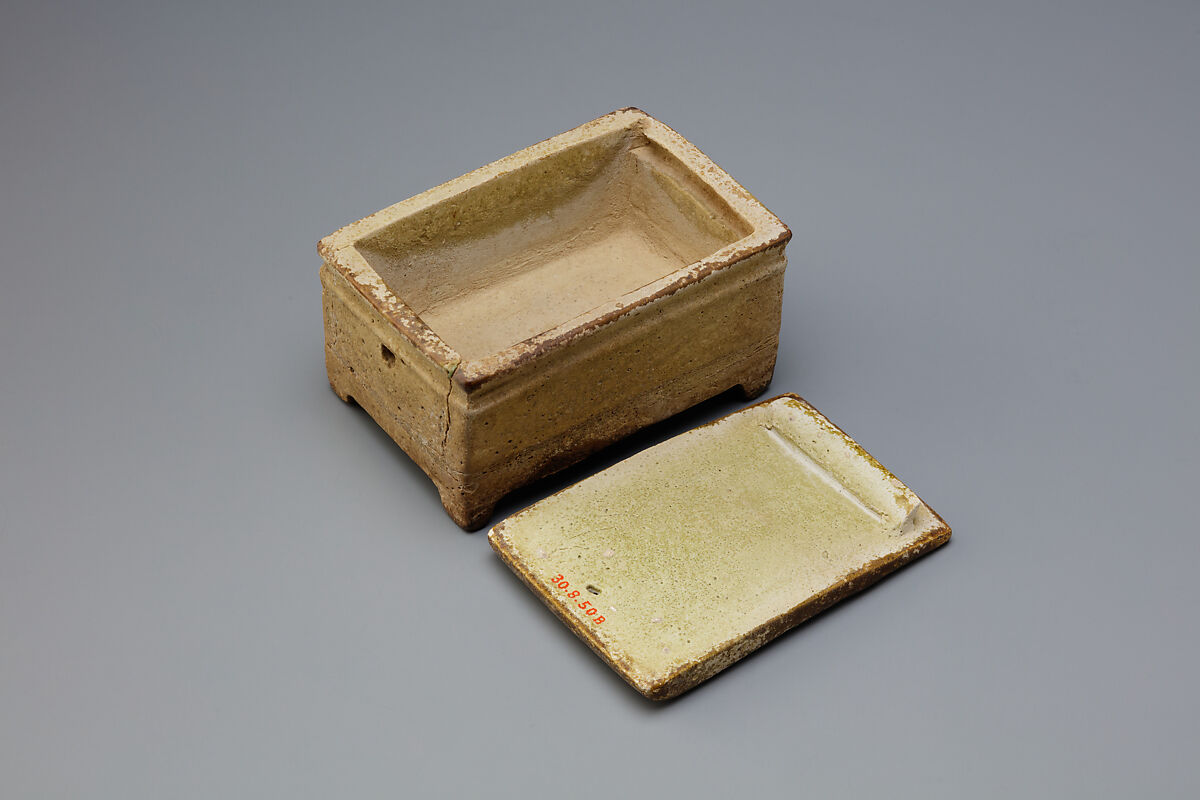 Model Box, Faience