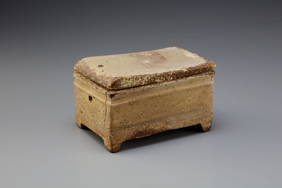 Model Box, Faience