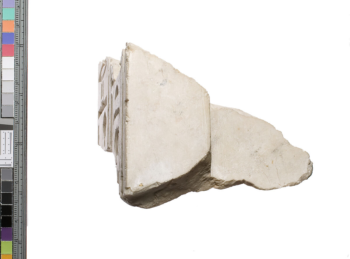 Pillar perhaps attached to statue, name of Akhenaten, epithets of Aten, Indurated limestone