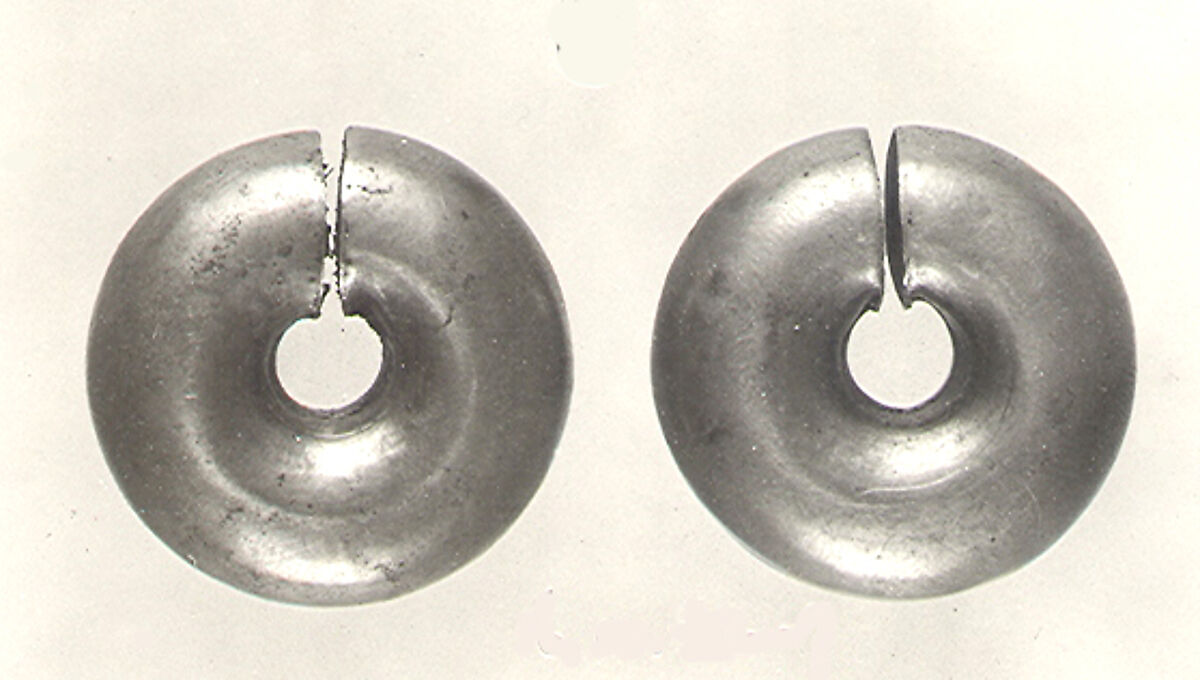 Pair of Earrings (with 16.10.417), Gold