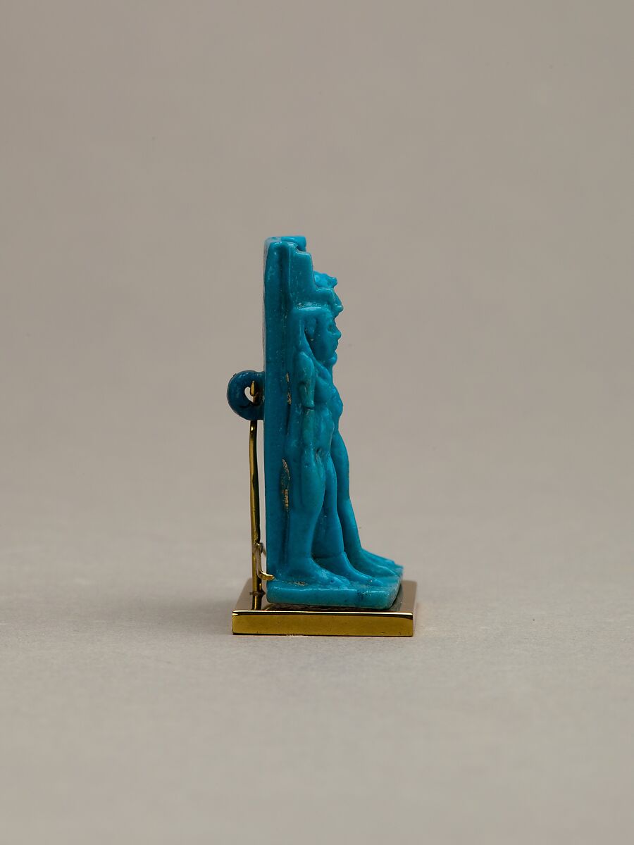 Triad amulet depicting Horus the Child with Isis and Nephthys, Faience