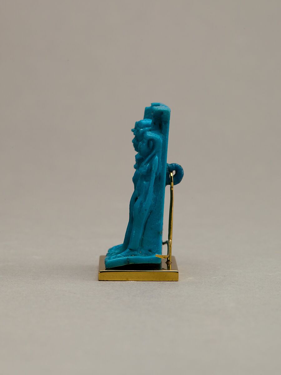 Triad amulet depicting Horus the Child with Isis and Nephthys, Faience