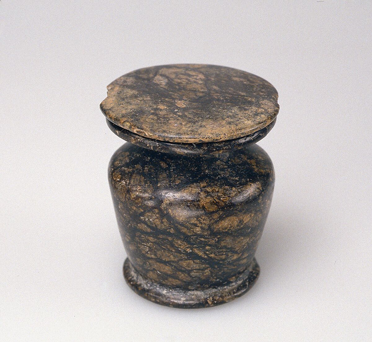 Kohl jar, Serpentinite