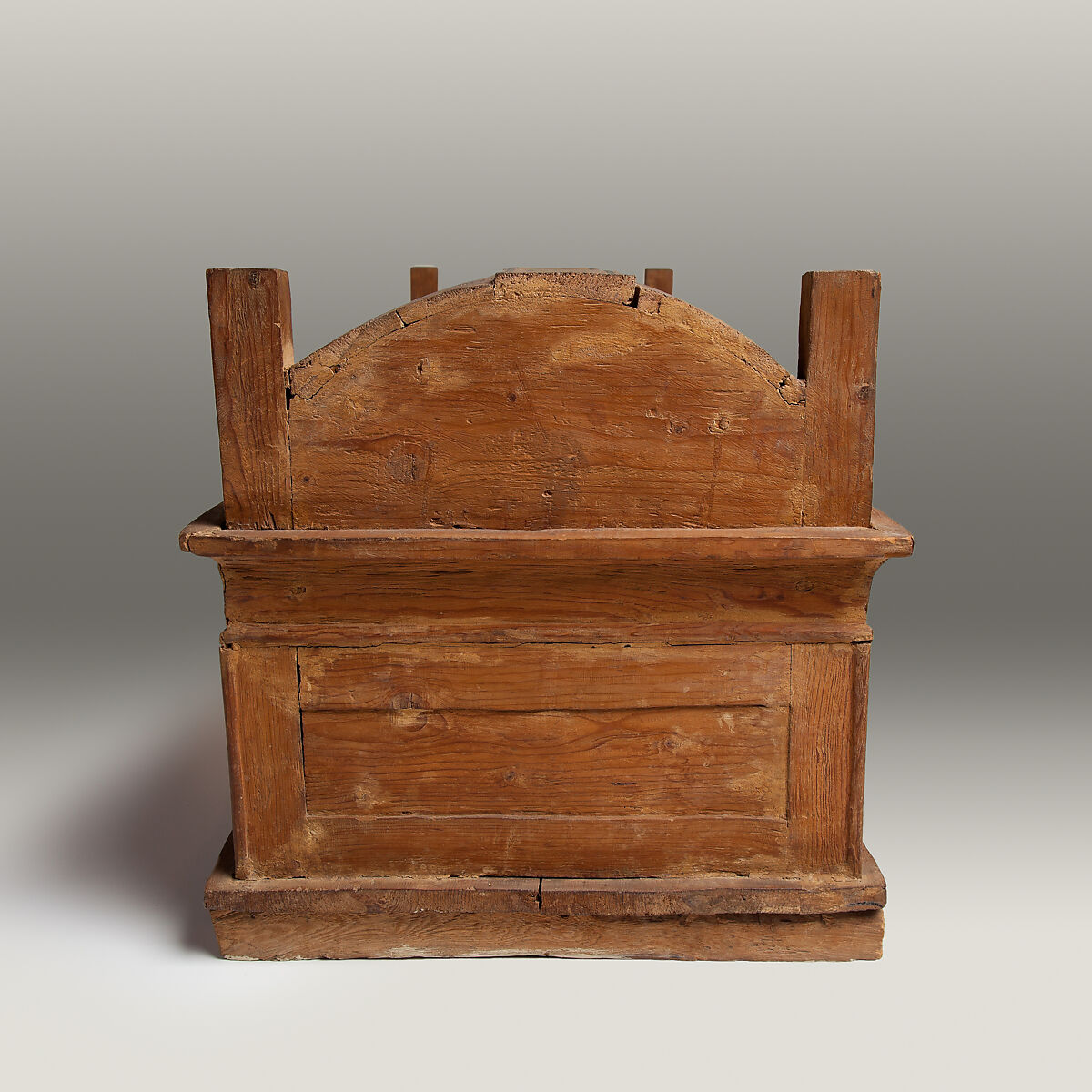 Coffin of Tasheriteniset, Wood, paint