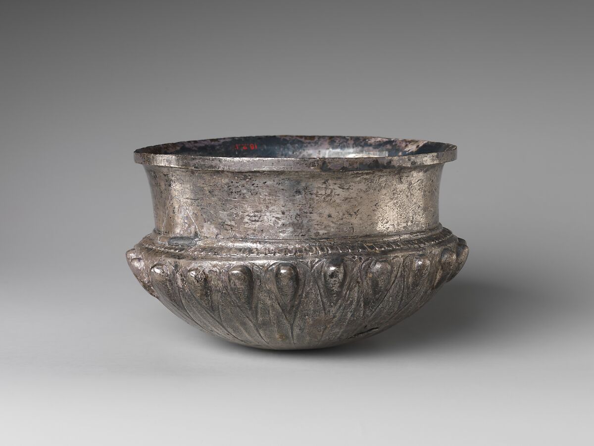 Bowl with acorn bosses at shoulder, lotus pattern beneath, and rosette on bottom, and with inscribed weight, Silver 