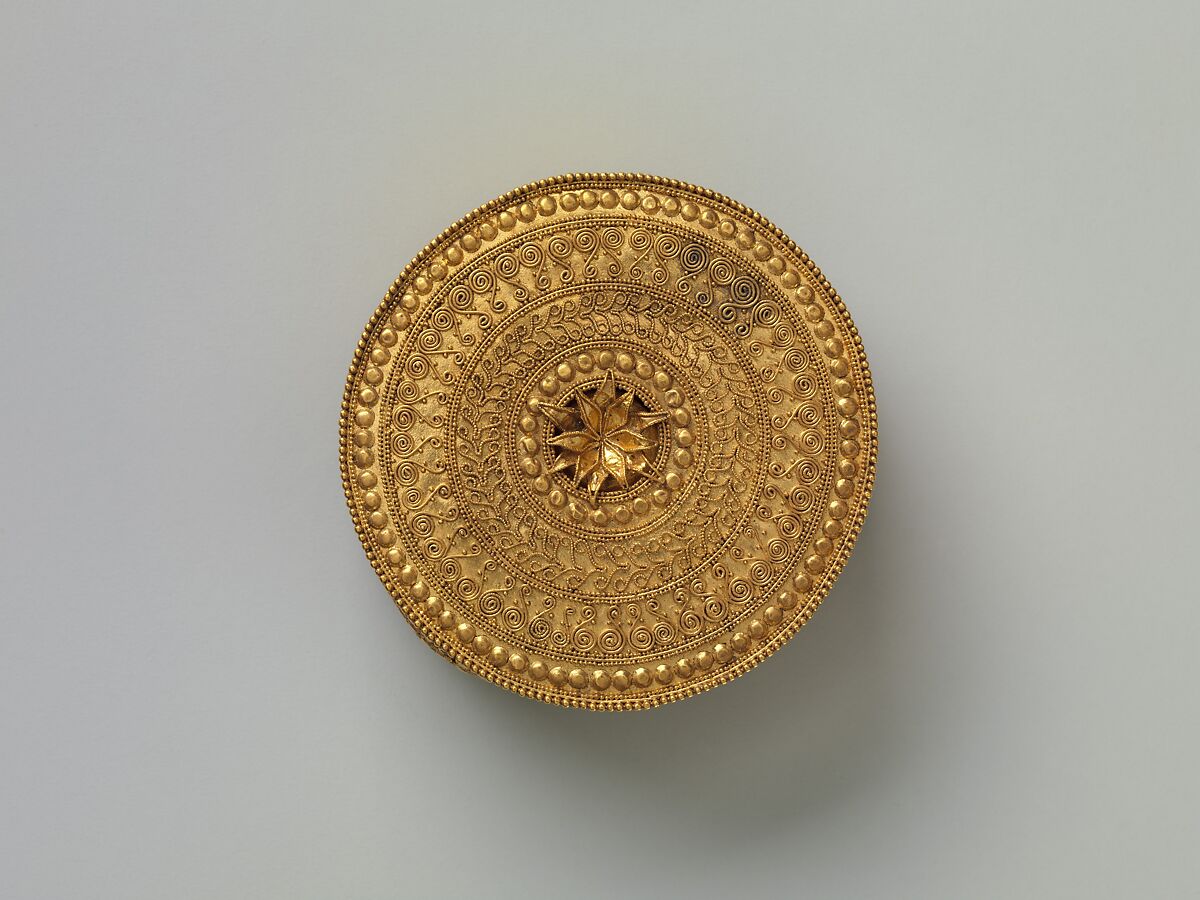 Box-form ornament with granulation and filagree, Gold