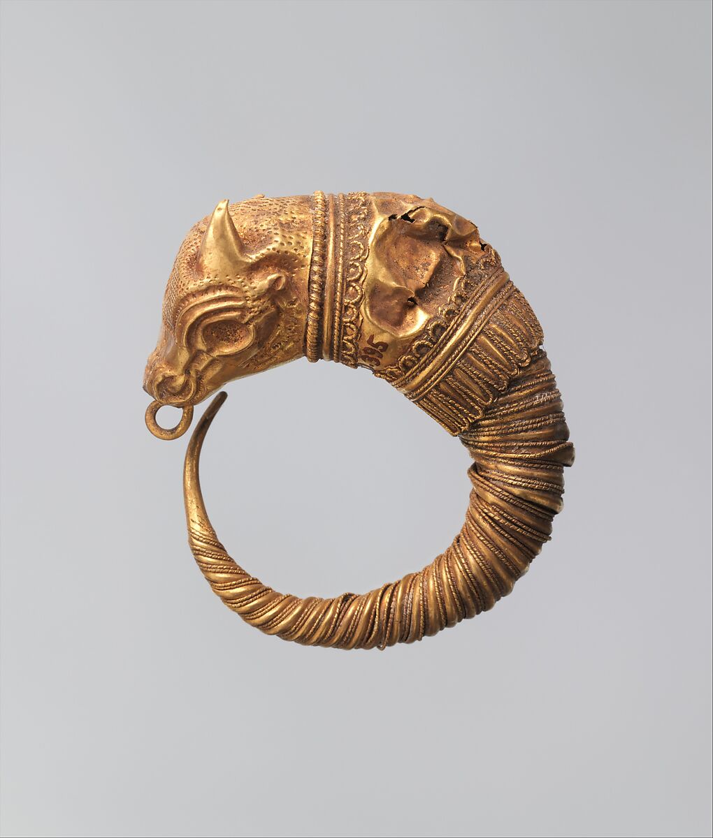 Earring with head of a bull, gold 