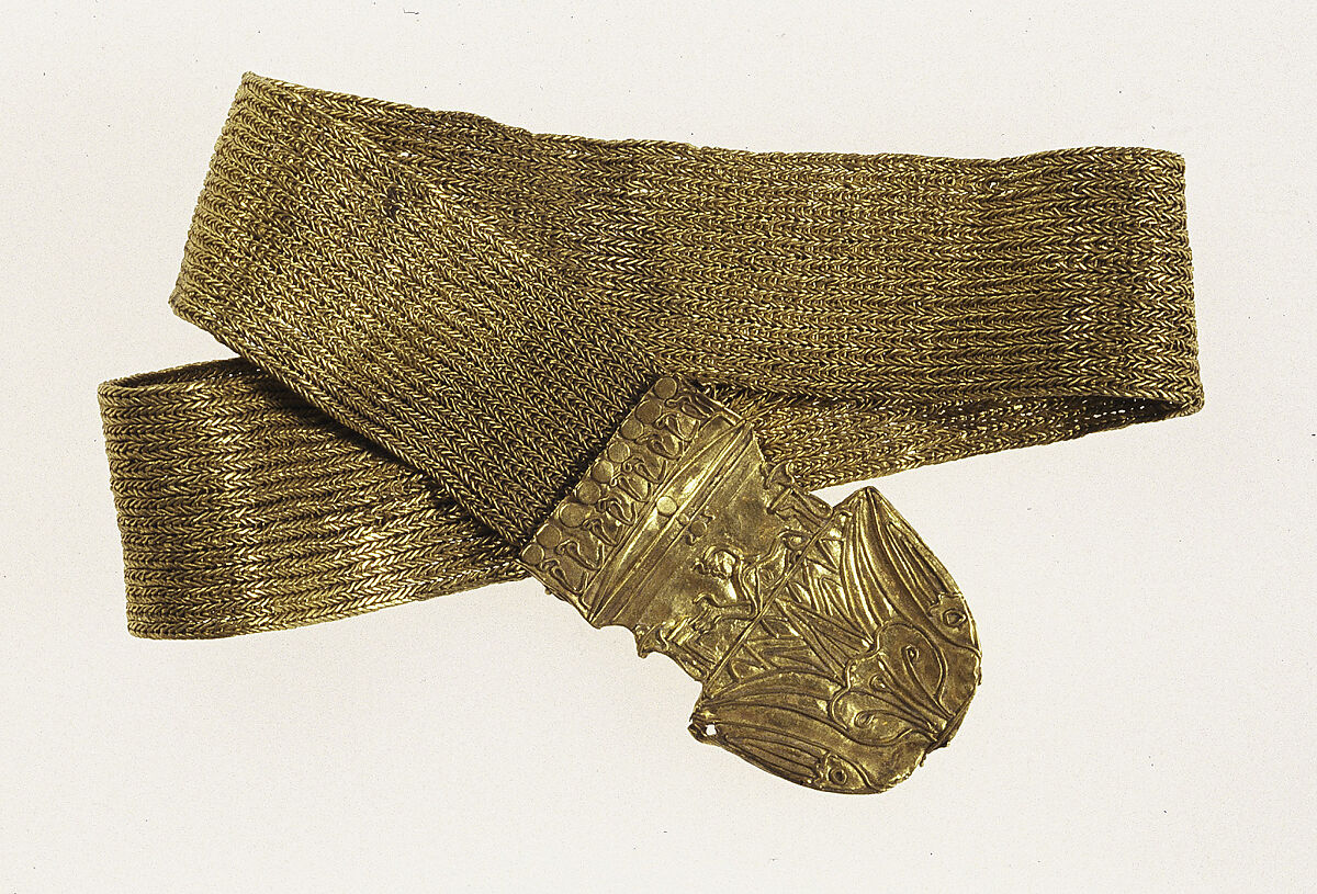 Strap chain with one decorated terminal preserved, Gold