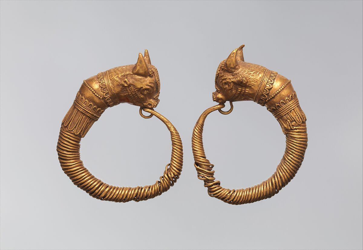 Earring with head of a bull, gold 