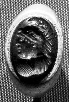 Ring with gem intaglio of helmeted head