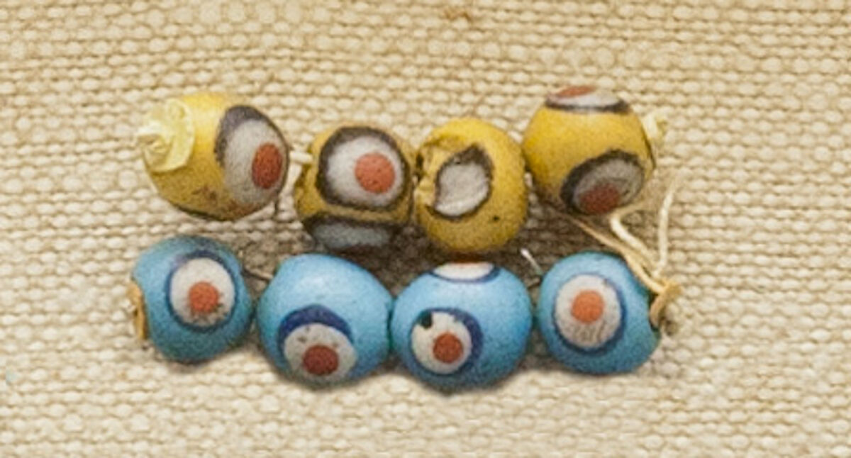 String of 4 Eyed Beads, Glass 