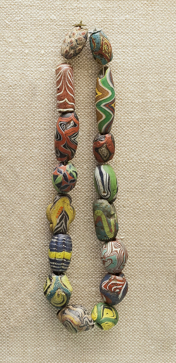 String of 16 beads, Glass 