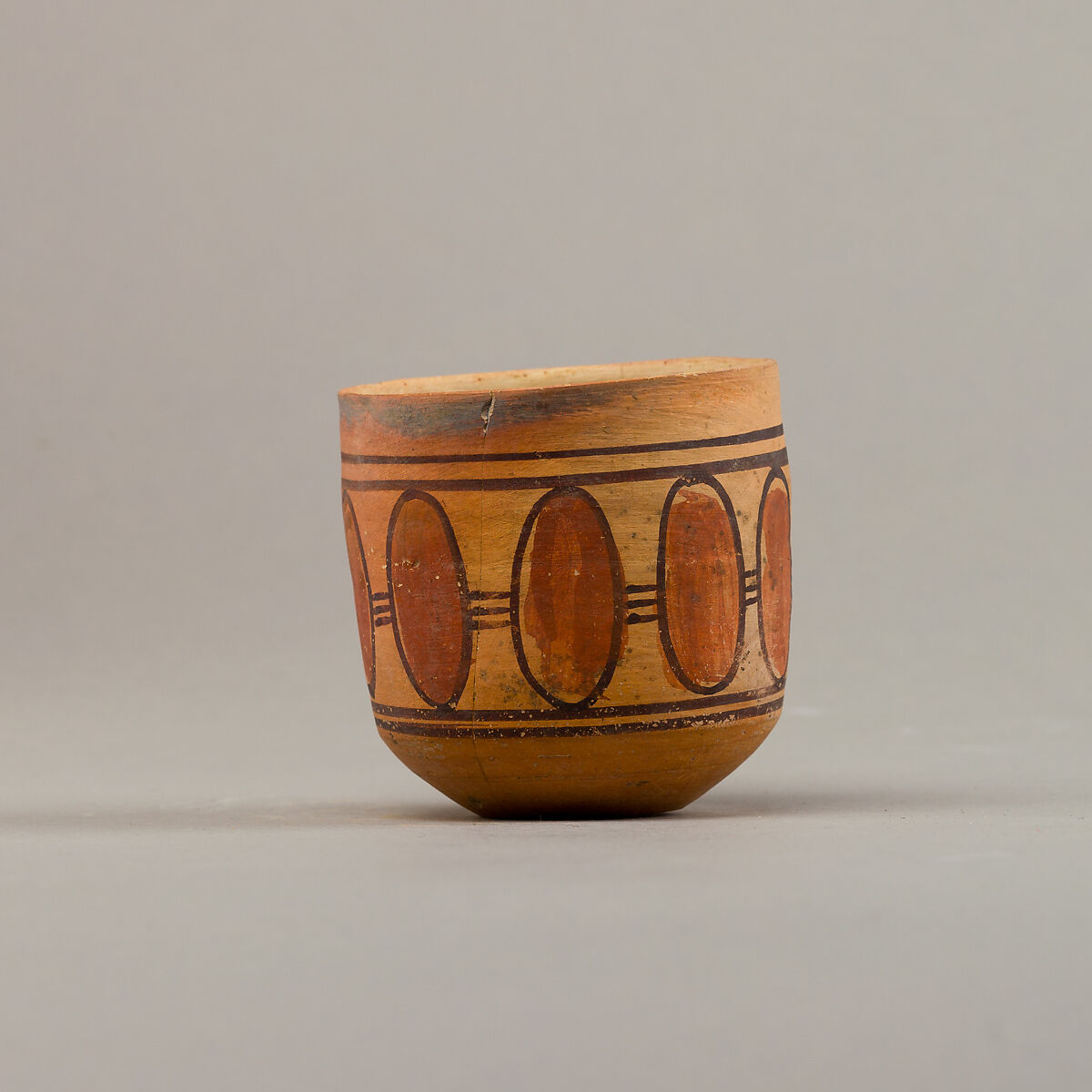 Cup with geometric decoration, Pottery, paint 