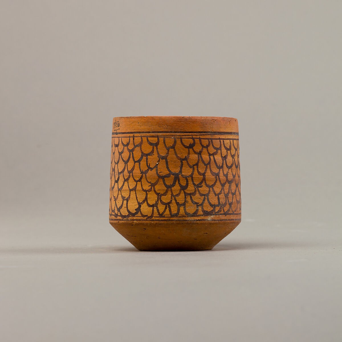 Cup with feather (?) decoration, Pottery, paint