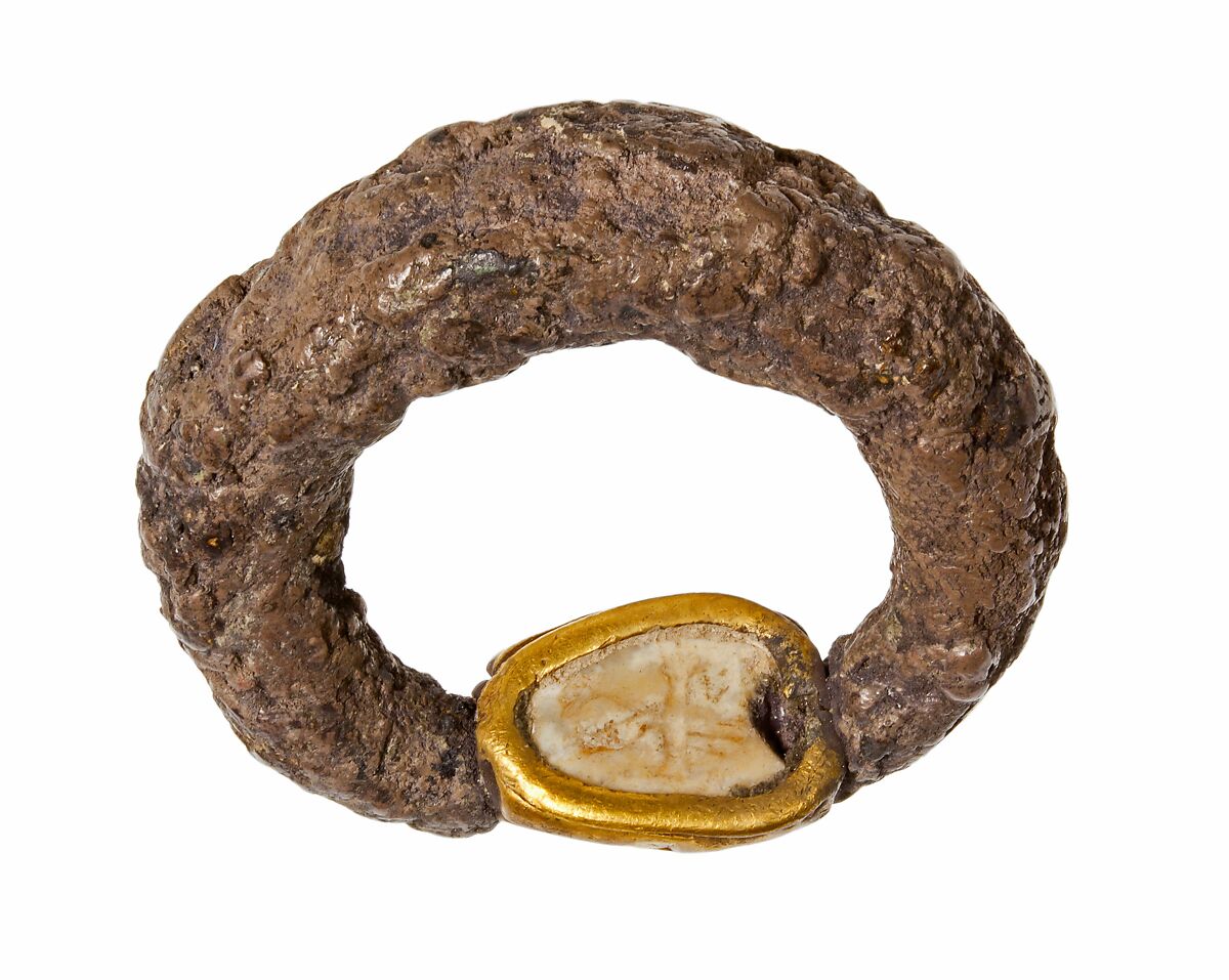 Ring with a scarab inscribed with an ankh, Silver, travertine (Egyptian alabaster), gold