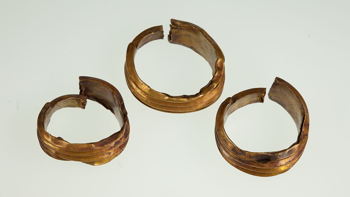 Ribbed Penannular Earring, Gold