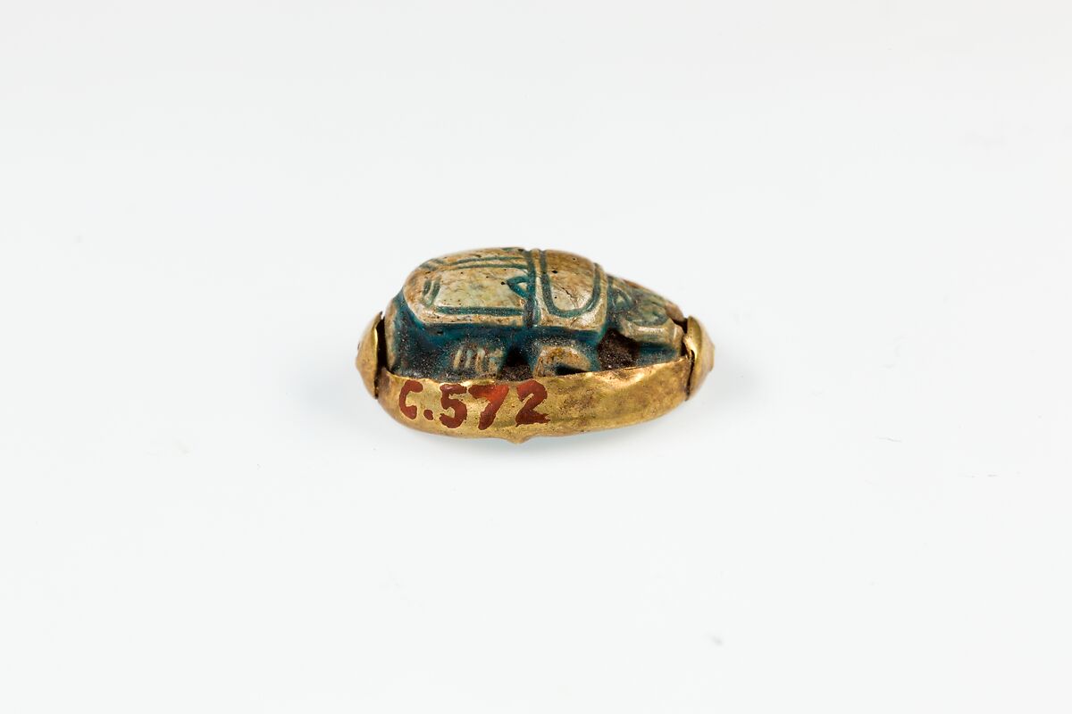 Scarab, Glazed steatite in gold funda