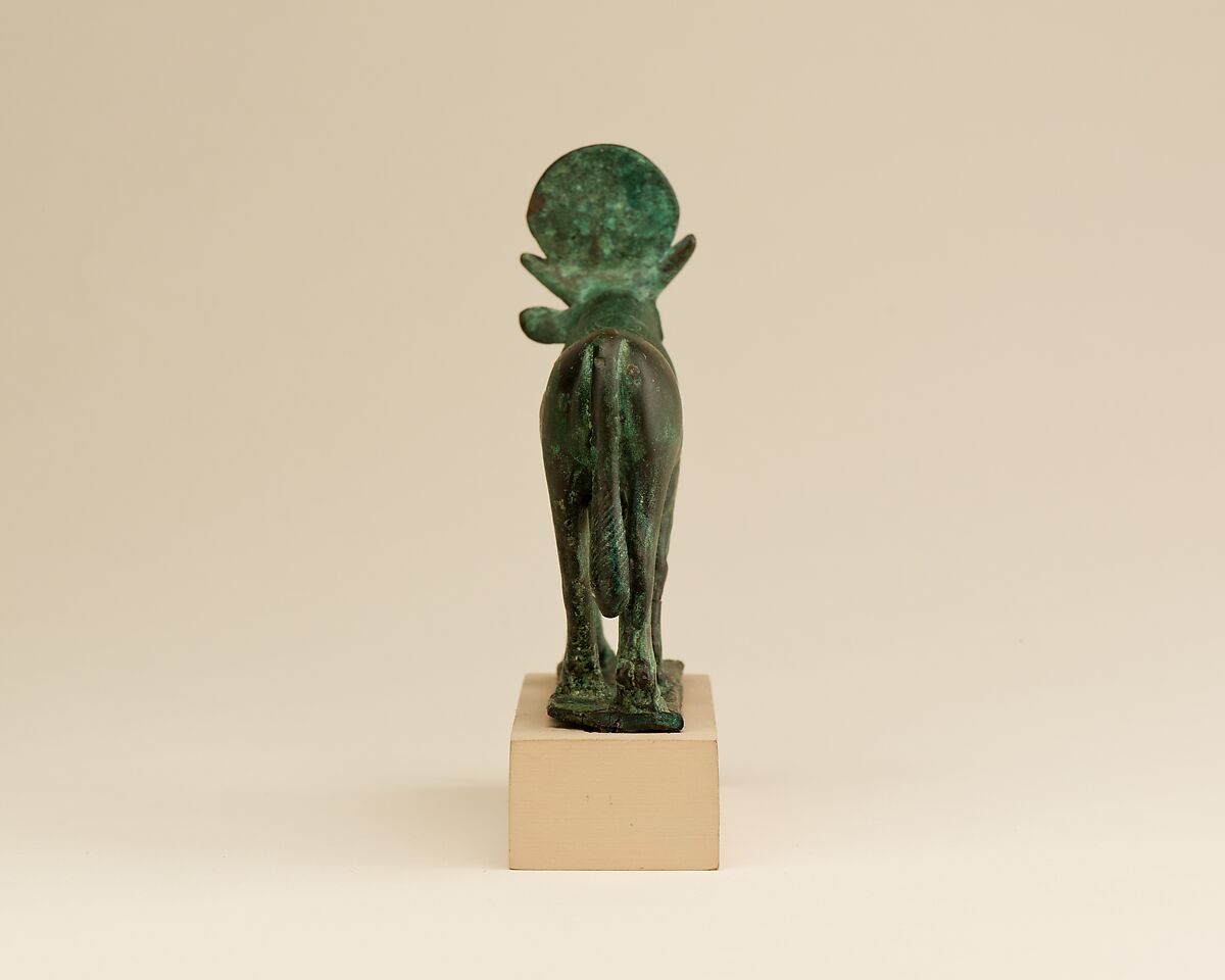 Apis, Cupreous metal