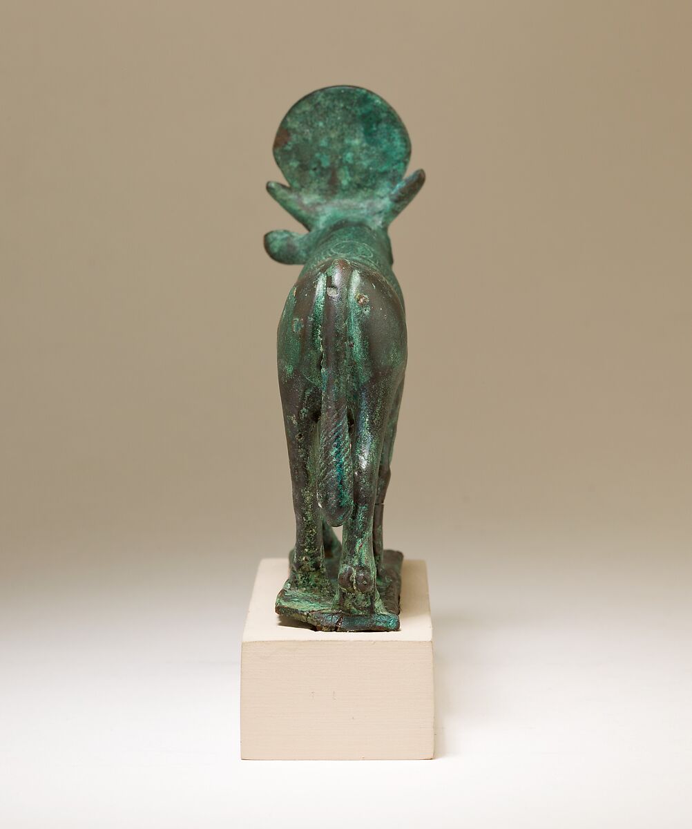 Apis, Cupreous metal