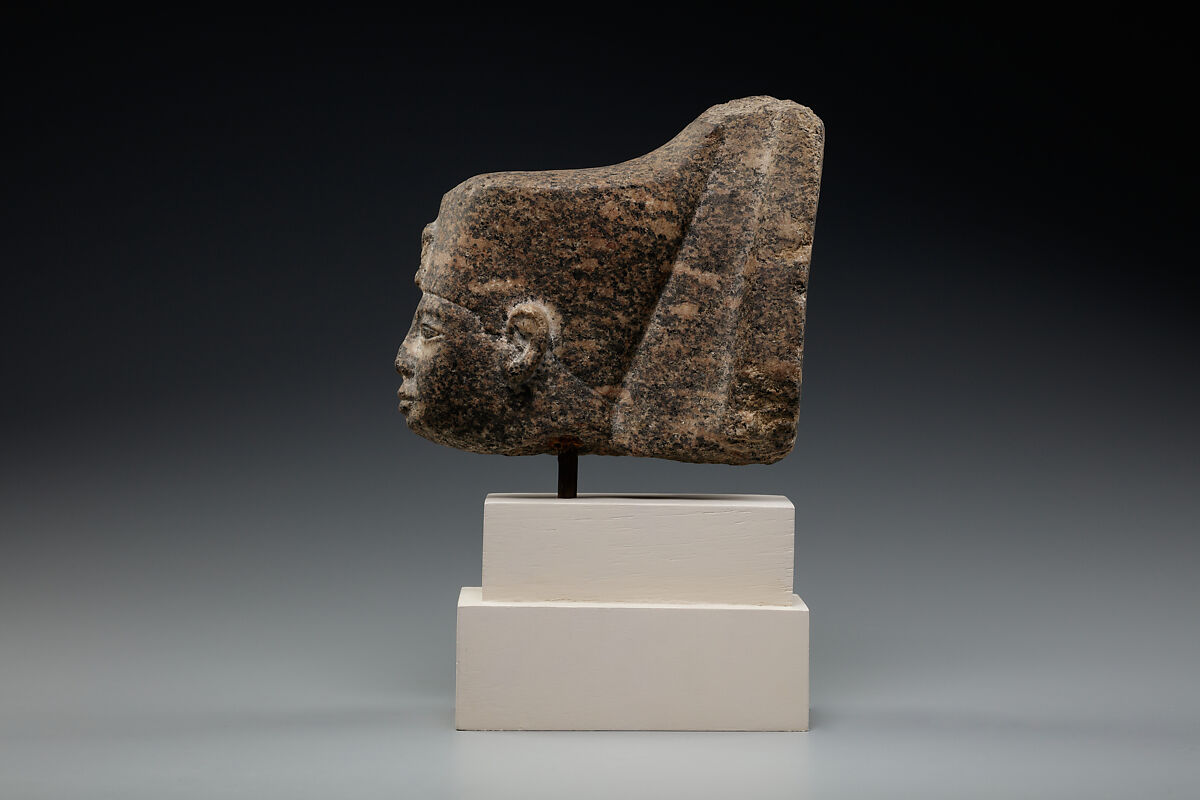 Head of a king in the red crown, Granodiorite