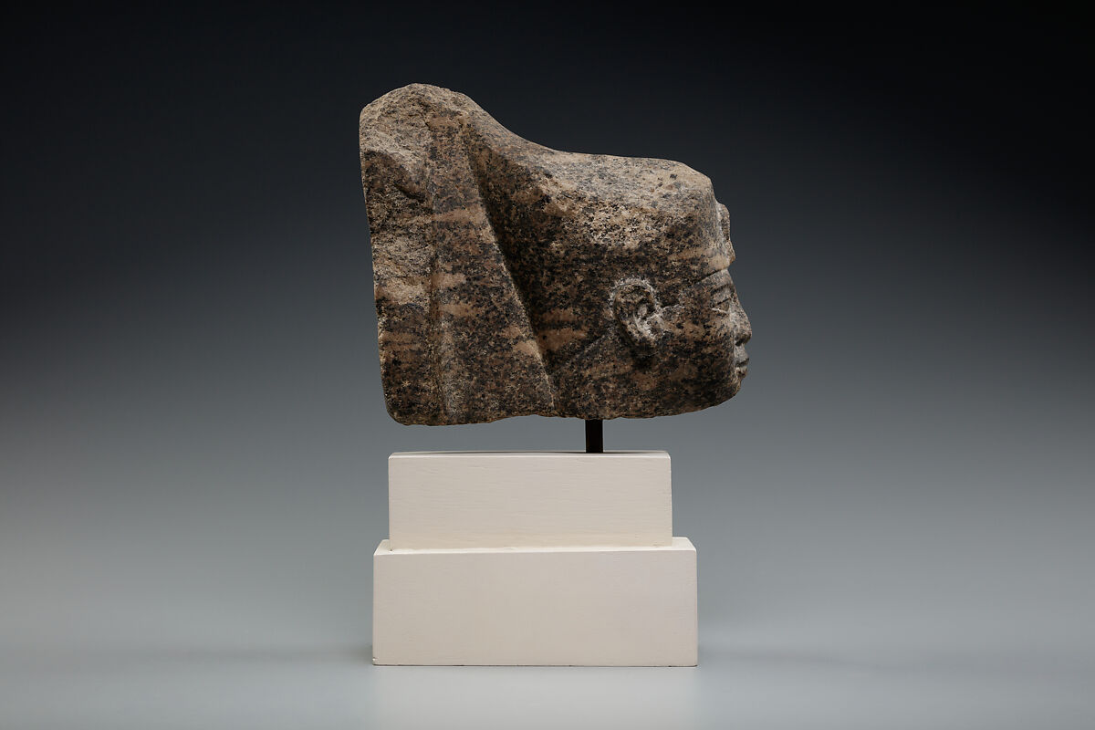 Head of a king in the red crown, Granodiorite