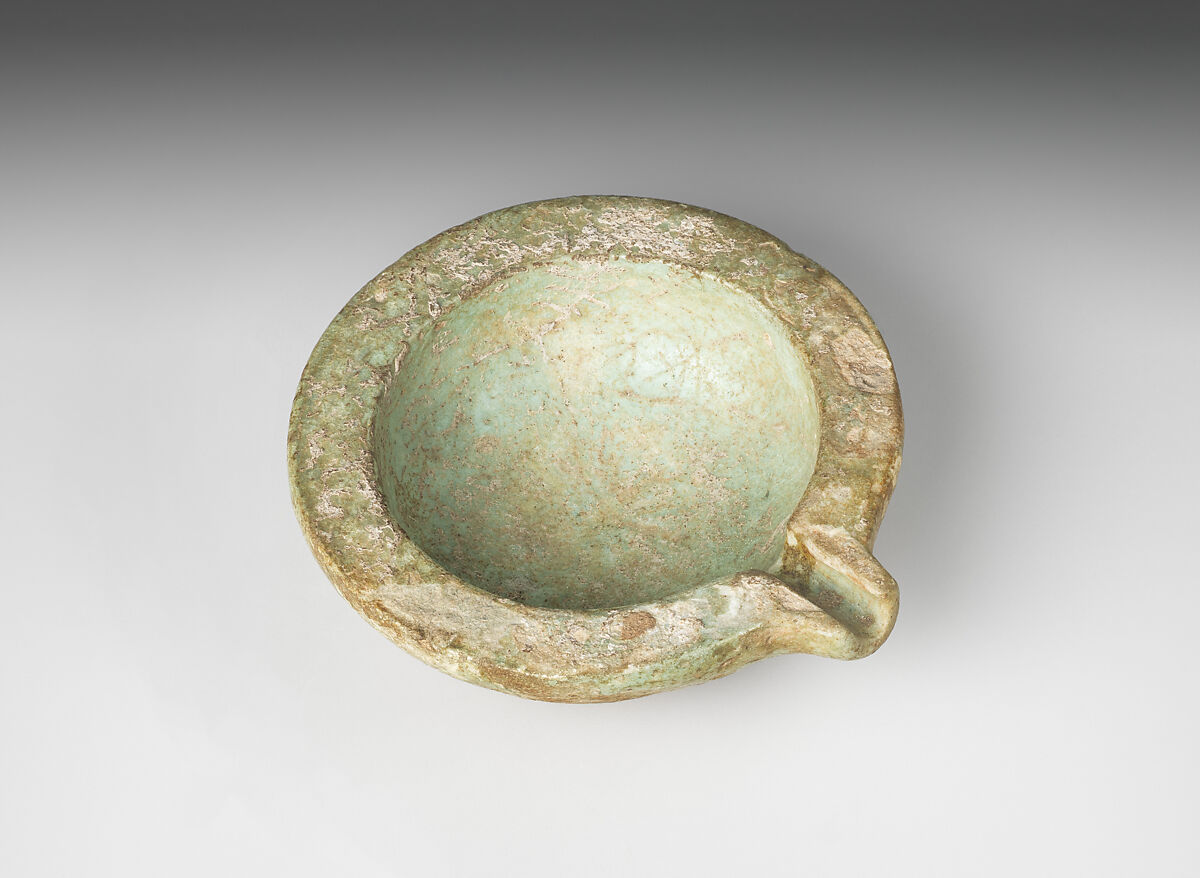 Spouted dish, Faience