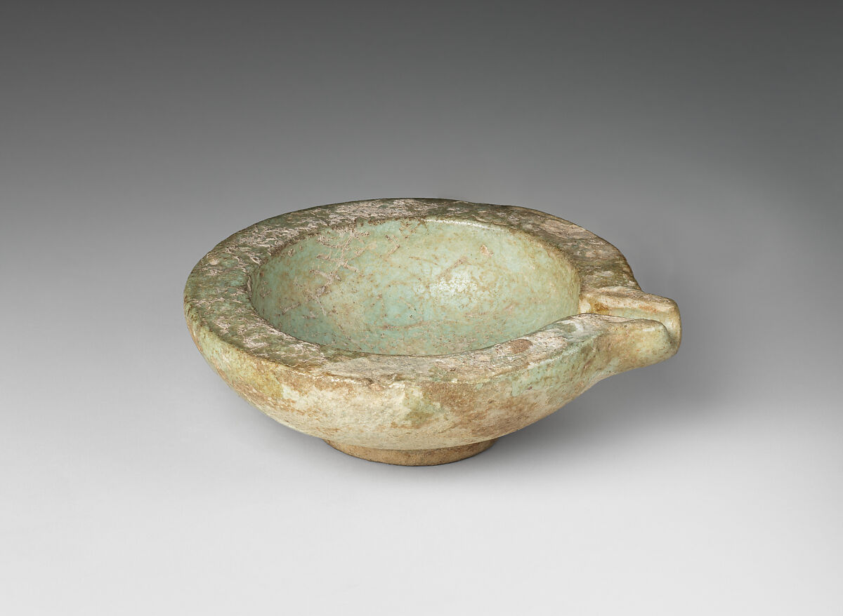 Spouted dish, Faience
