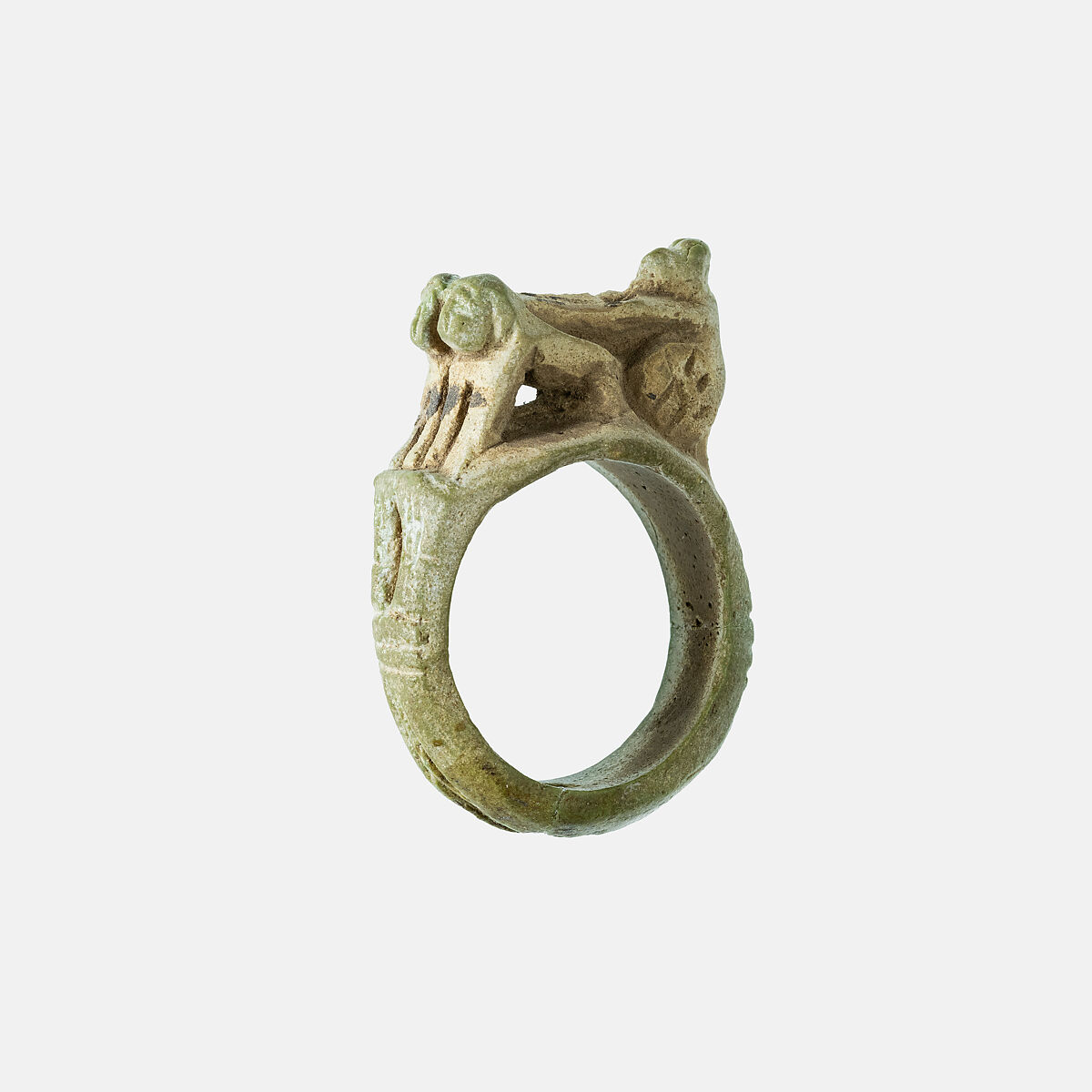 Ring with a bezel in the form of a baboon in a chariot pulled by two lions, Faience