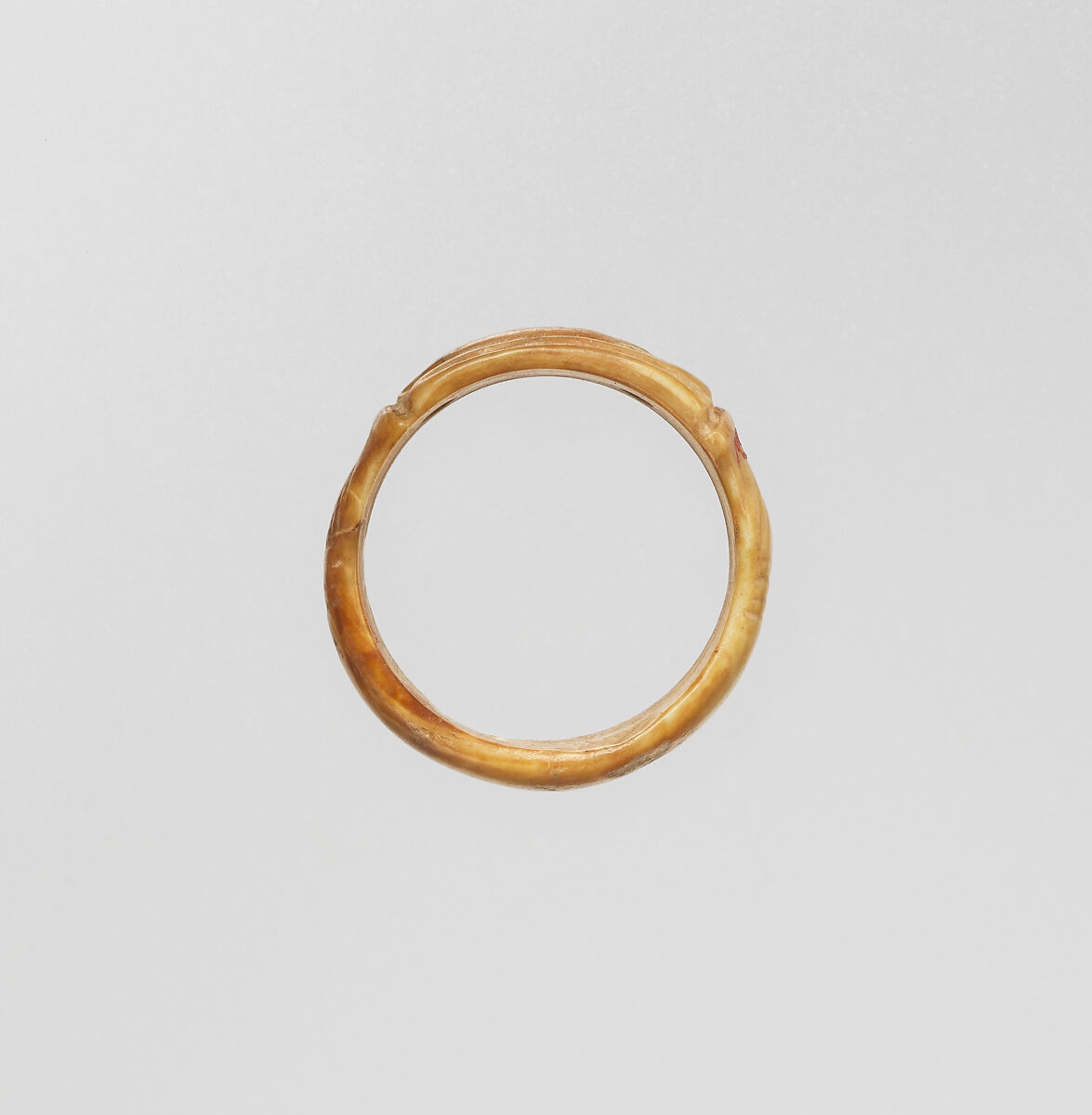 Ring with a bezel in the form of a uraeus, Bone