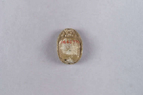 Scarab decorated with circles, Faience